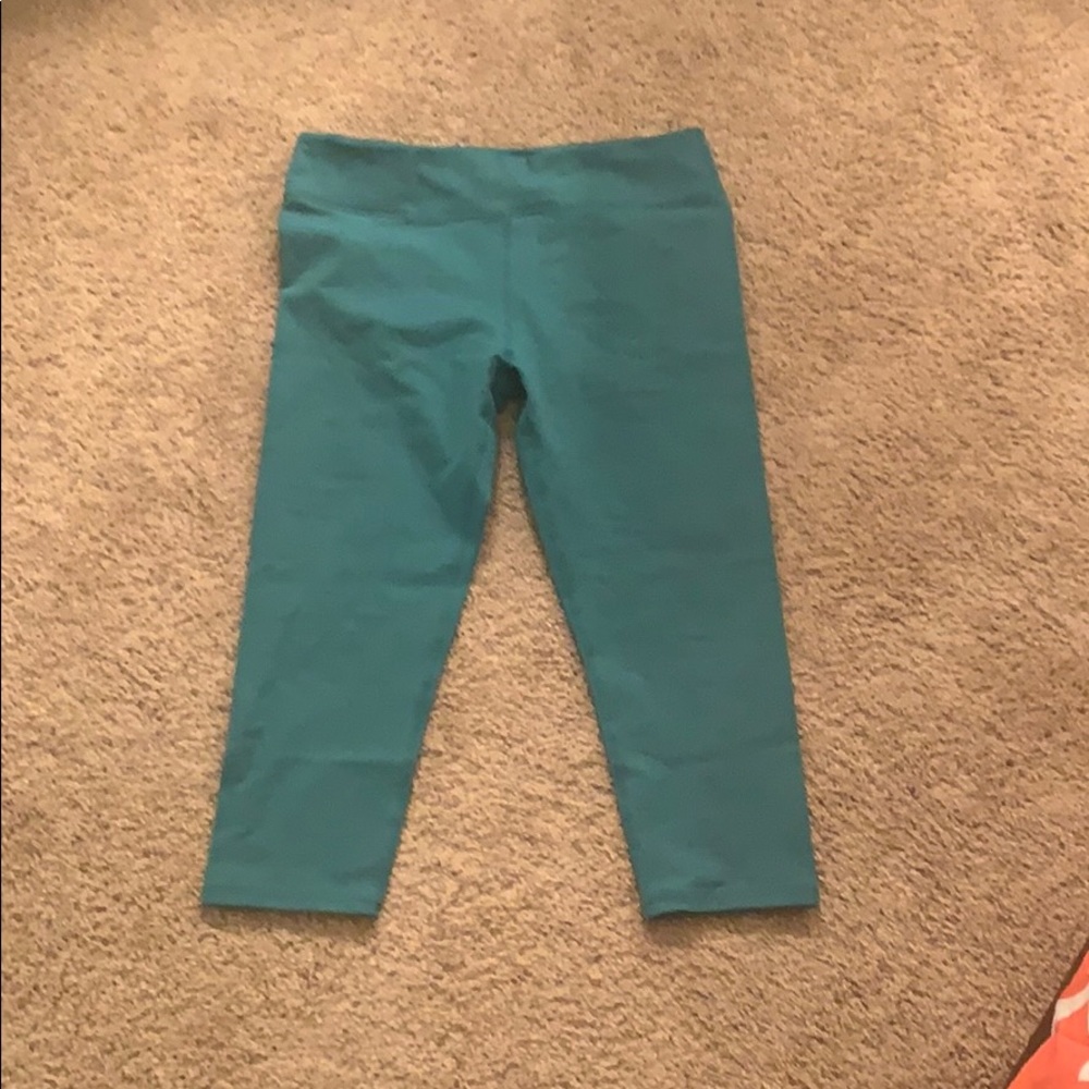 Fabletics crop workout leggings